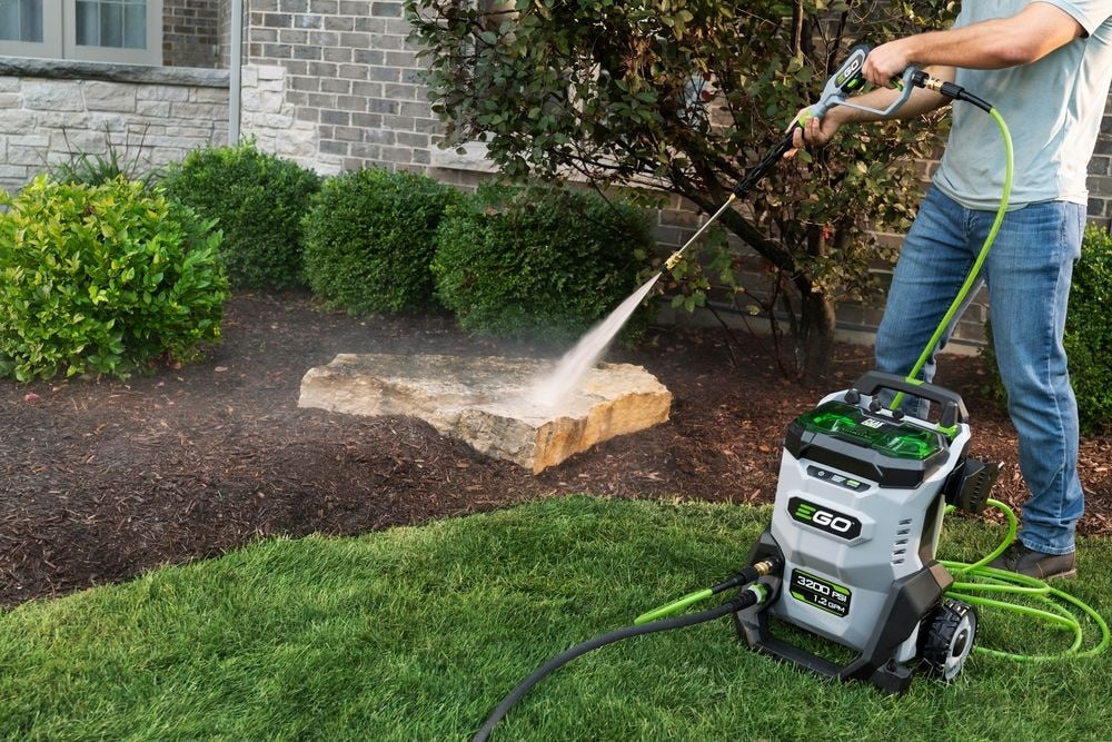 HPW3204-2 POWER+ 3200 PSI Pressure Washer with 2 x 6.0Ah Batteries and 320W Charger B6X4 - product image 5