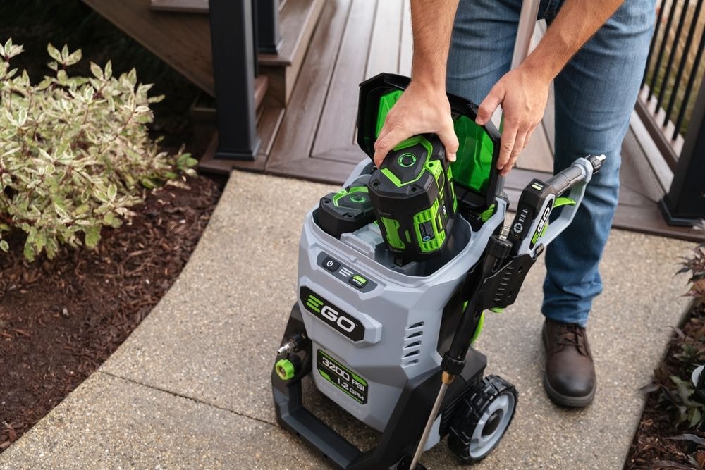 HPW3204-2 POWER+ 3200 PSI Pressure Washer with 2 x 6.0Ah Batteries and 320W Charger B6X4 - product image 7