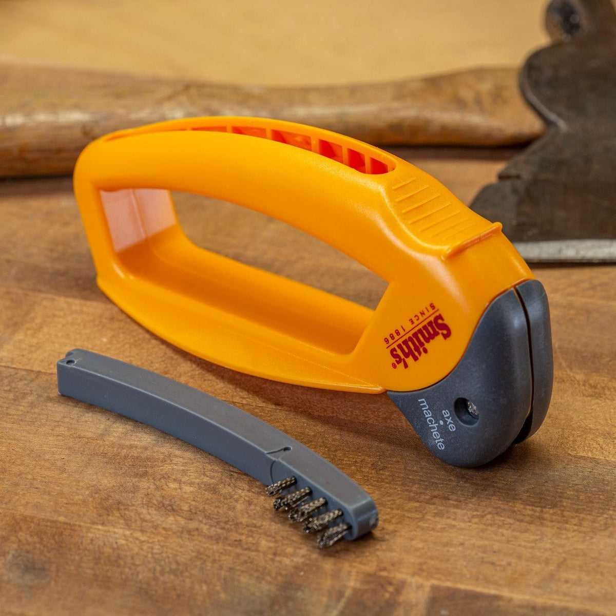 Axe and Machete Hand Sharpener with Soft-Grip Handle M4U4 - product image 3