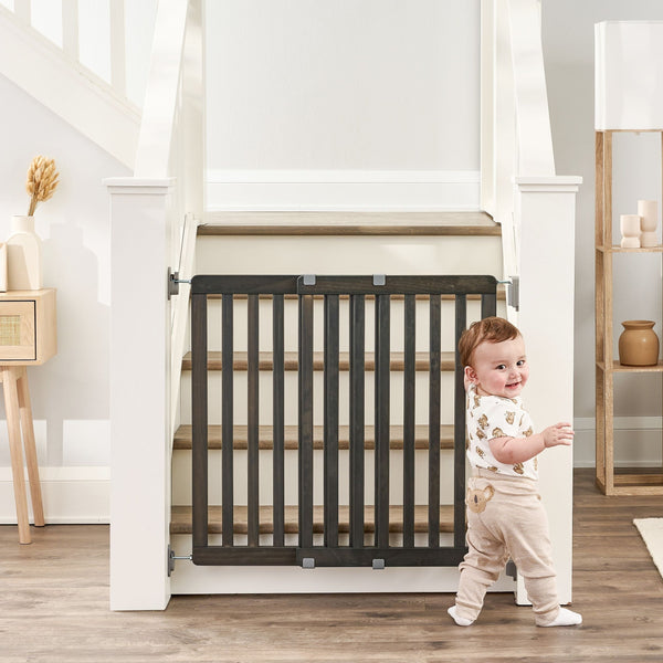 Wooden Top of Stairs Baby Gate S0M7