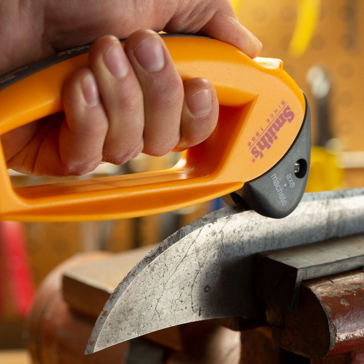 Axe and Machete Hand Sharpener with Soft-Grip Handle M4U4 - product image 4