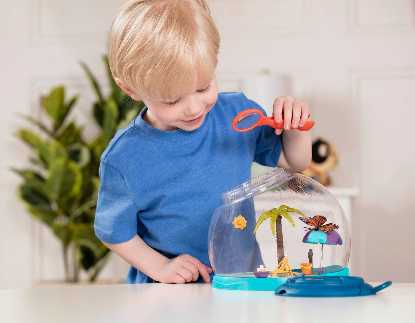 Retreat Insect Catcher Toy Discover Set with Bug House & Magnifier, Ages 4+ H3D5 - product image 3